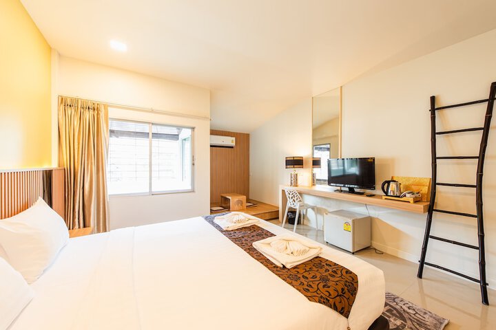 Room 3 of 44