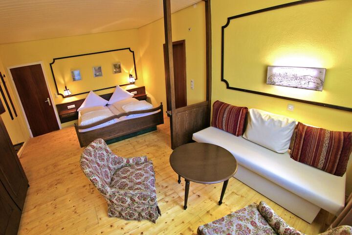 Room 9 of 38