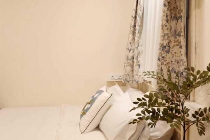 Room 12 of 21