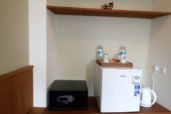 Room 12 of 32
