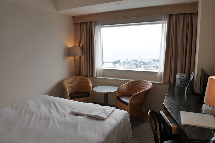Room 3 of 48