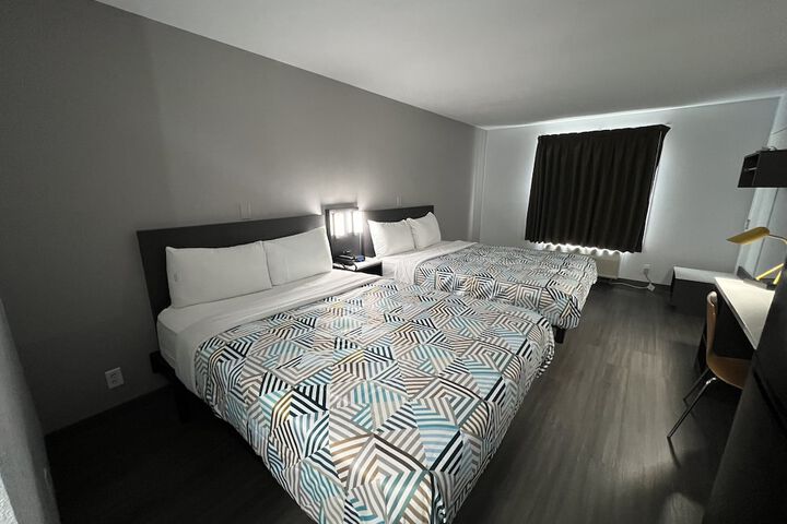 1 Queen Bed Kitchen (5 of 30)