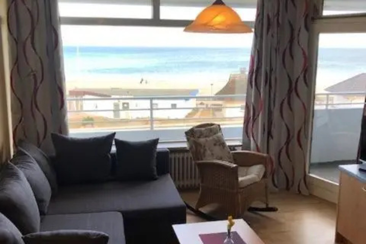 Room 6 of 13