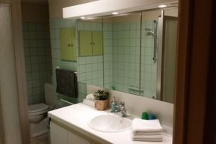 Room 2 of 33