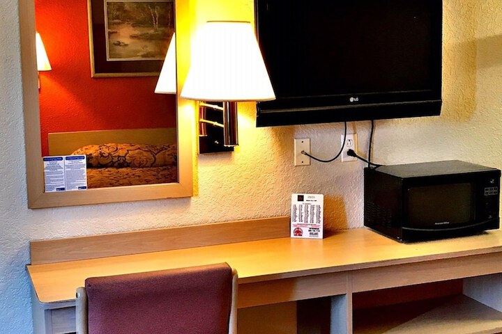 Standard Double Bed Accessible (5 of 5)