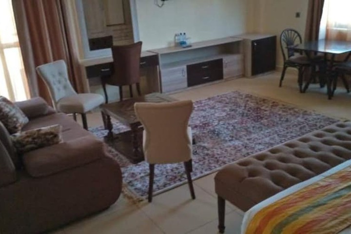 Room 13 of 22