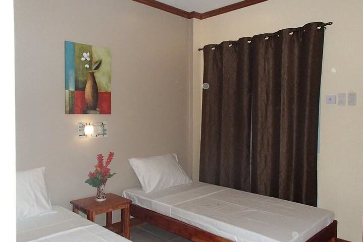 Room 5 of 32
