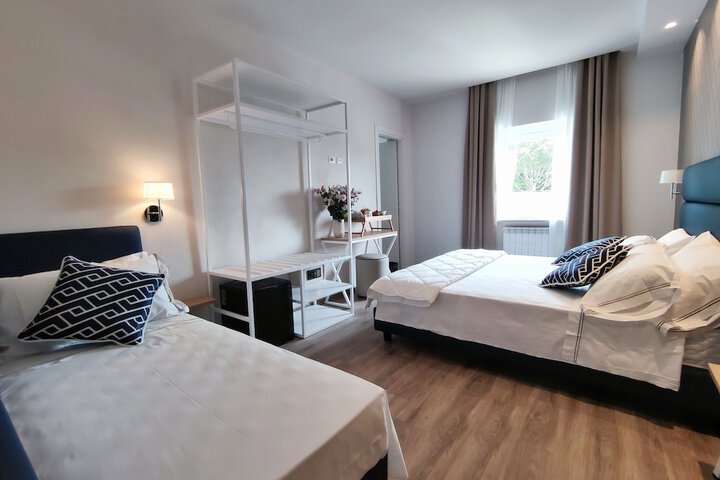 Room 7 of 30