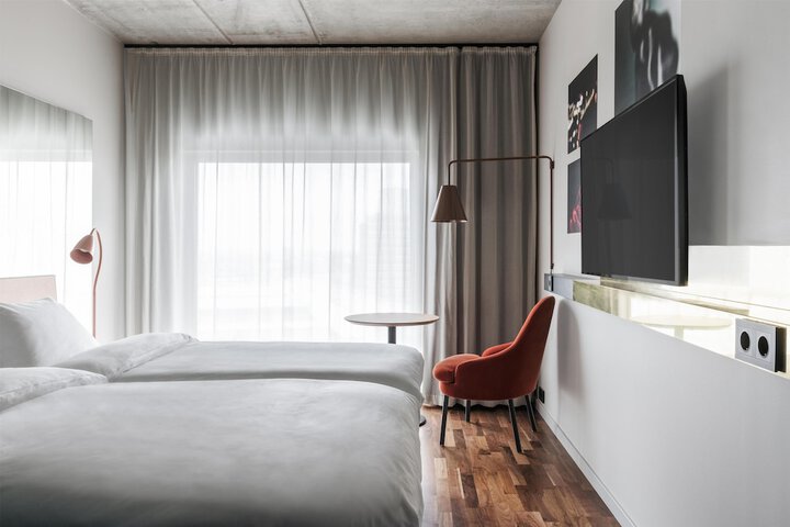 Room 7 of 61