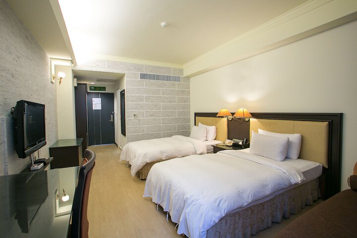 Room 7 of 24