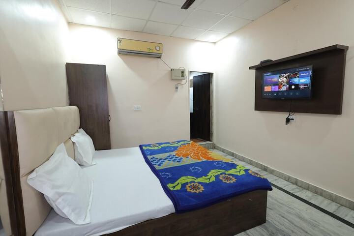 Room 4 of 23
