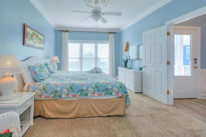 Room 4 of 18