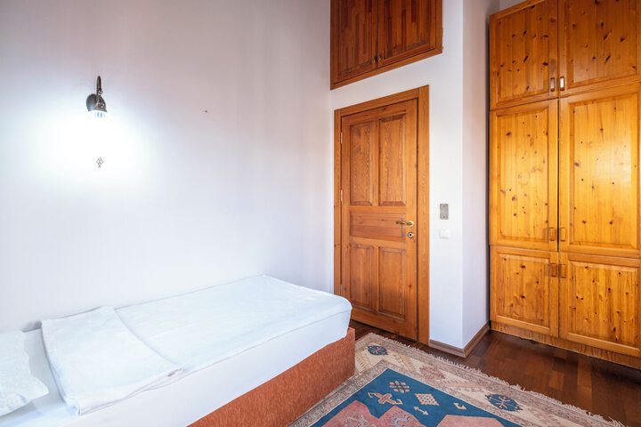 Room 45 of 80
