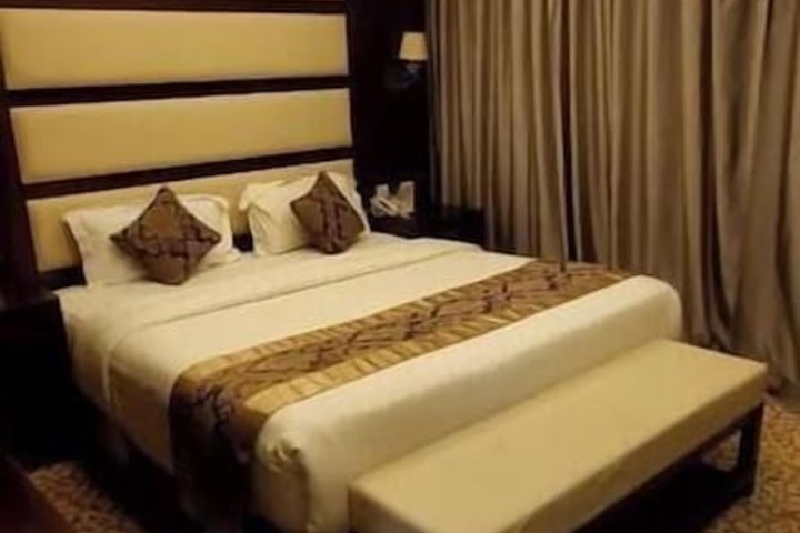 Room 2 of 3