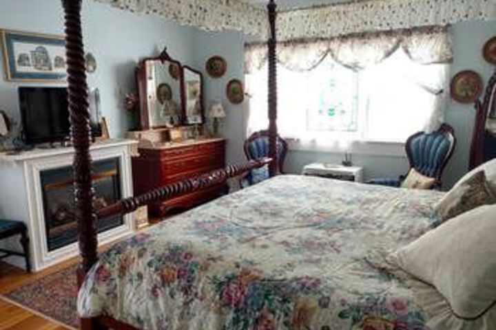 Room 18 of 33