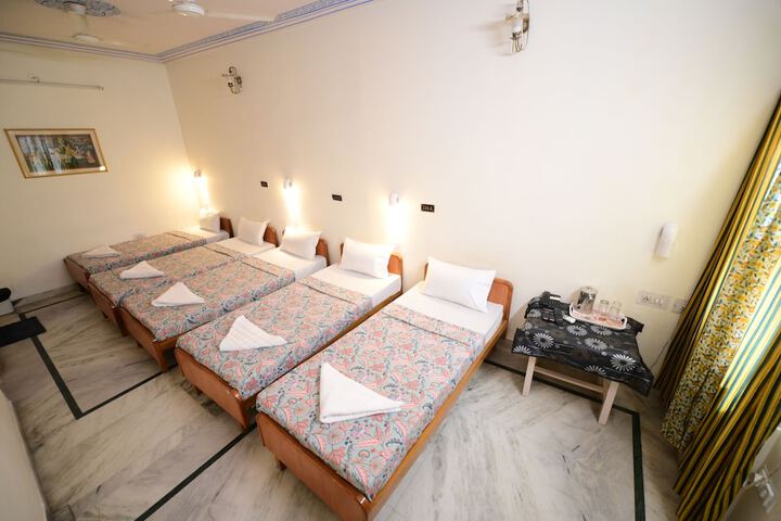 Room 34 of 189