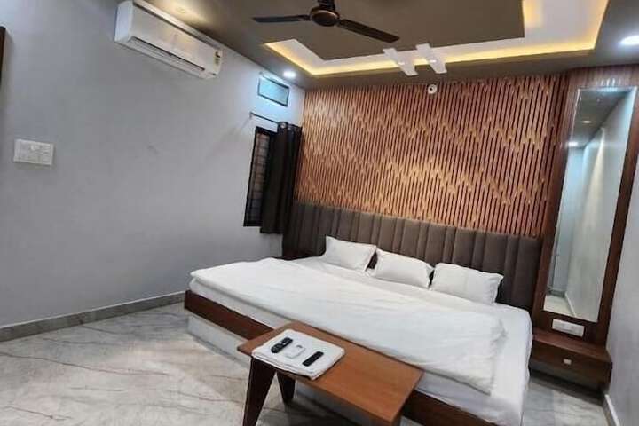 Room 8 of 19