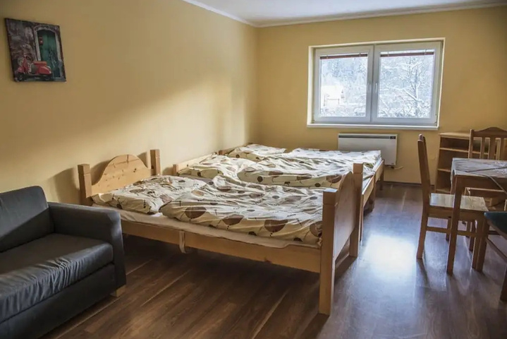 Room 4 of 10
