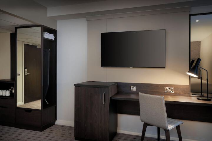 Room 11 of 42