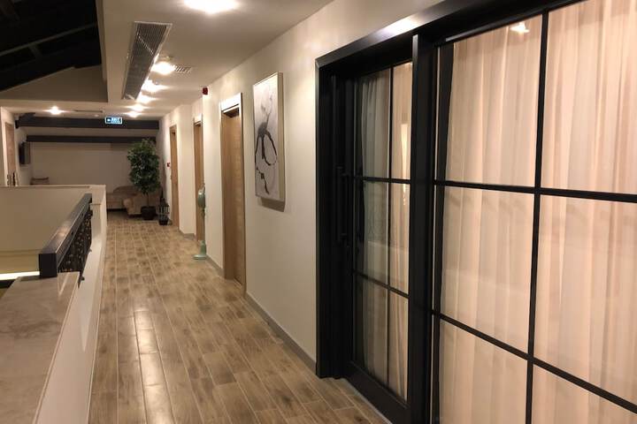 Room 9 of 41