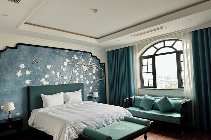 Room 16 of 36