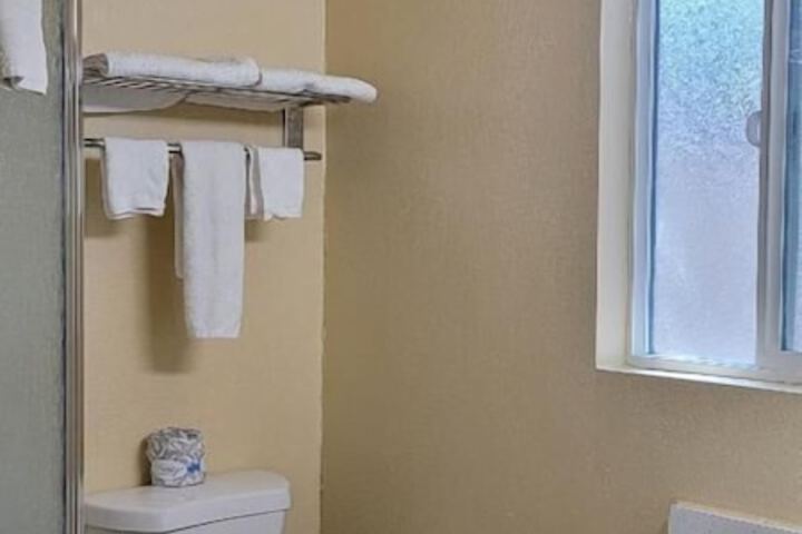 2 Double Beds Private Bathroom (4 of 9)