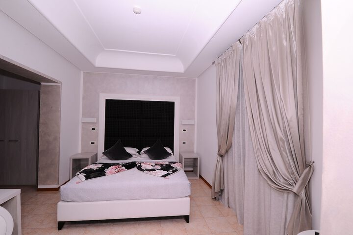 Room 8 of 38