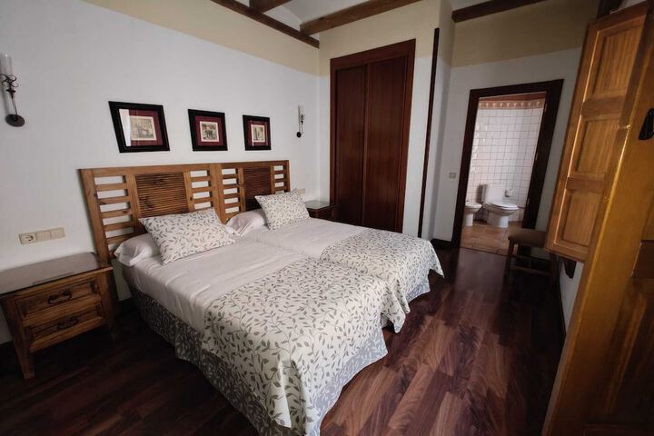 Room 28 of 40