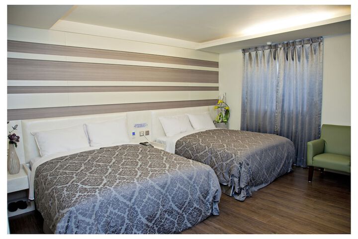 Room 7 of 100