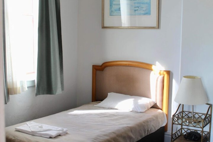 Room 11 of 30
