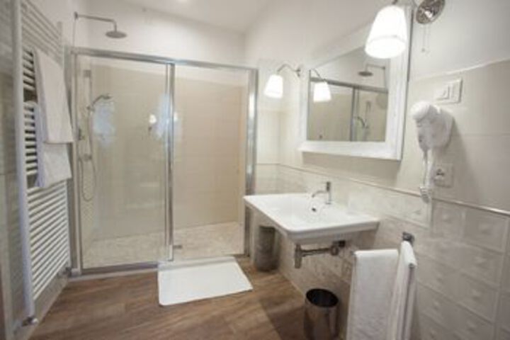 Room 4 of 13