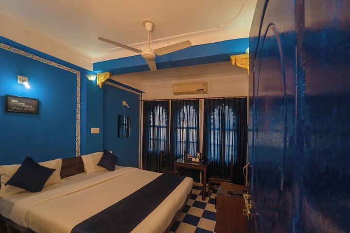 Room 4 of 6