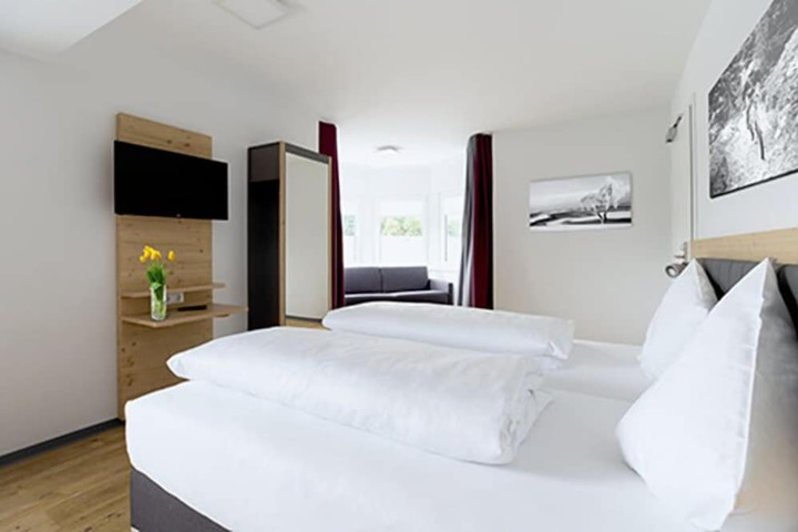 Room 3 of 25