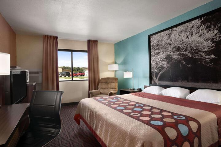 Queen Bed Accessible (2 of 5)
