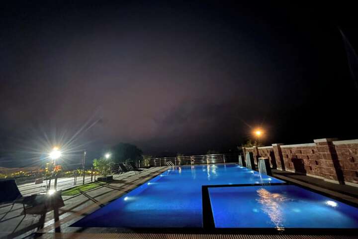 Pool 19 of 33