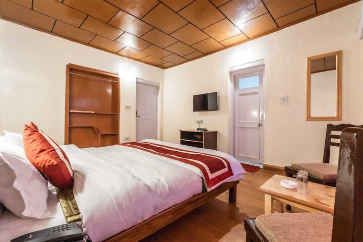 Room 10 of 25