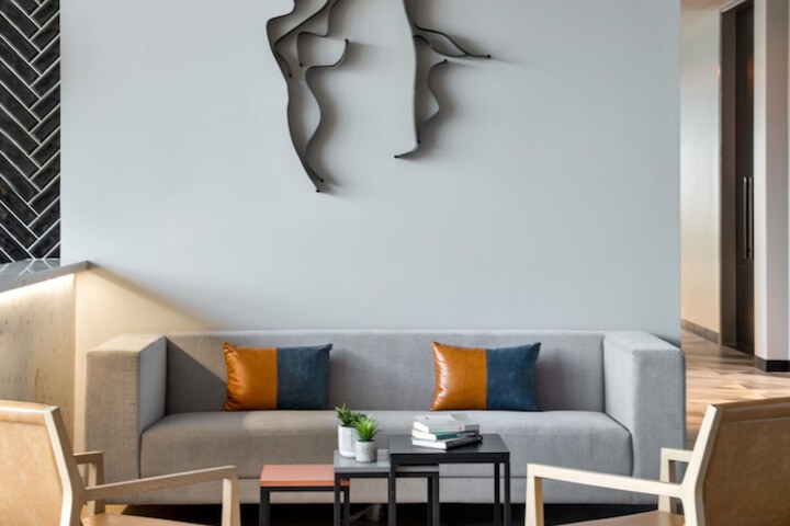 Lounge 56 of 80