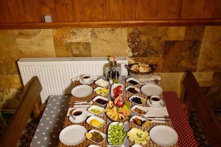 Dining 21 of 23