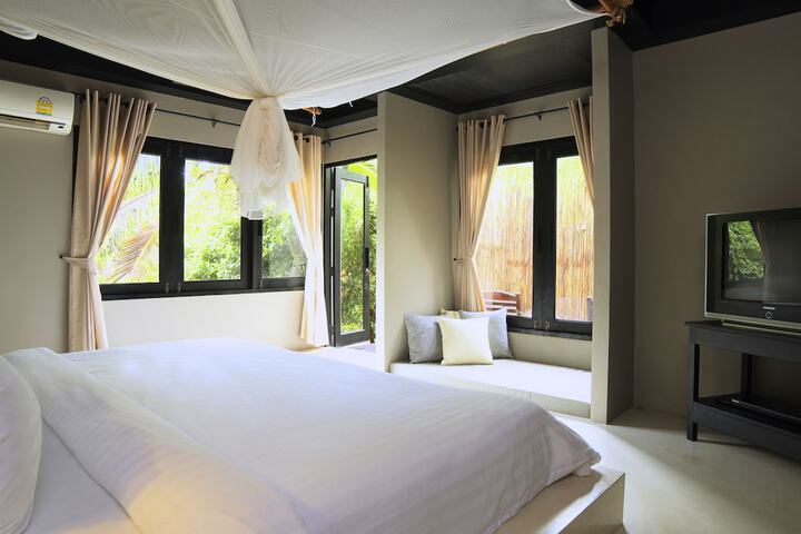 Room 4 of 128