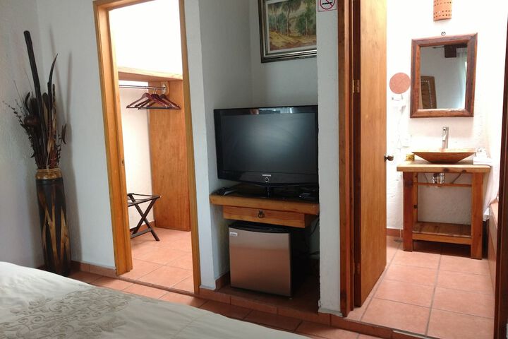 Room 8 of 28
