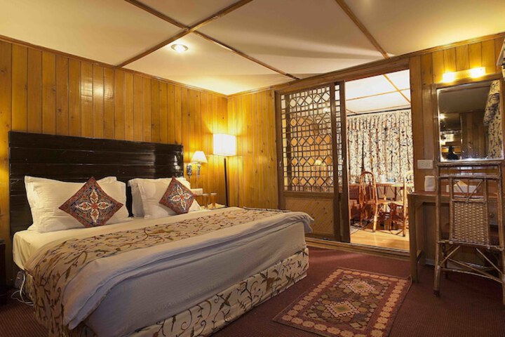 Room 14 of 27