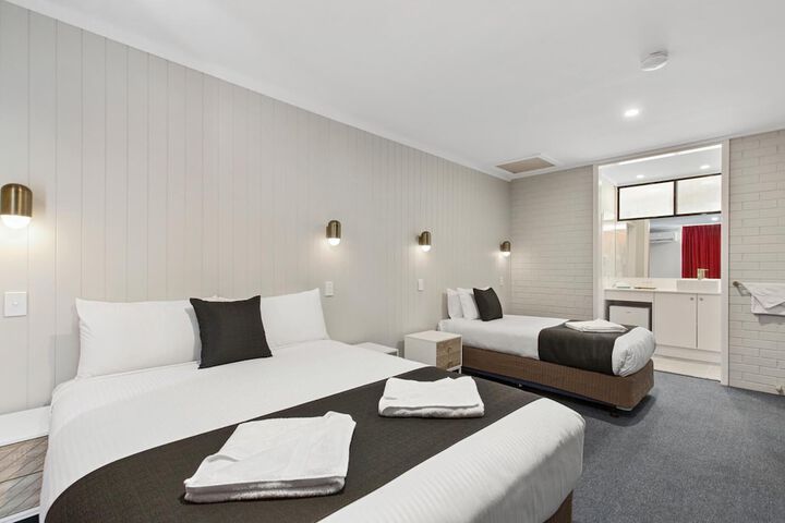 Room 3 of 49