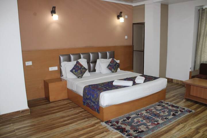 Room 4 of 13