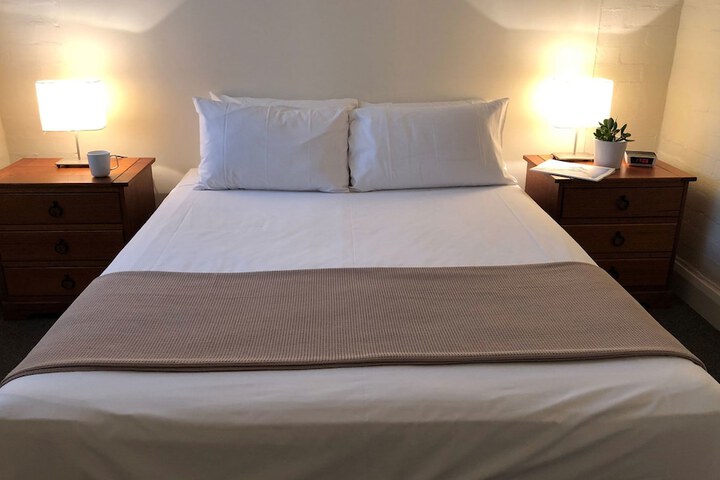 Room 4 of 63