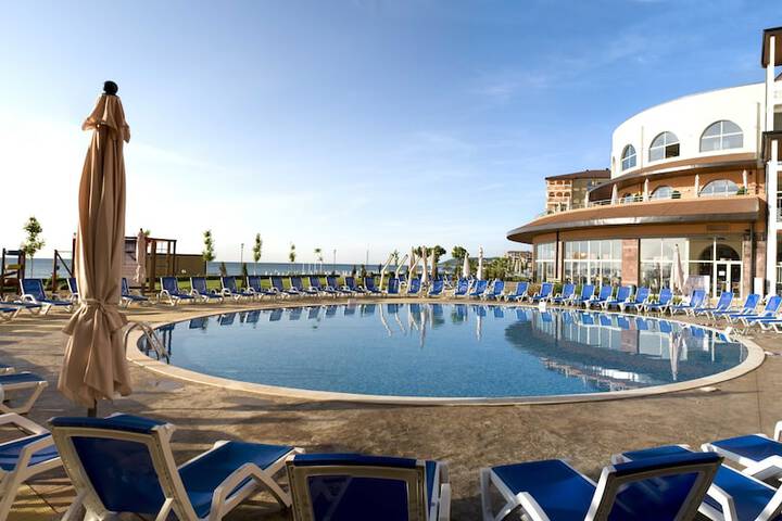 Hotel Pool