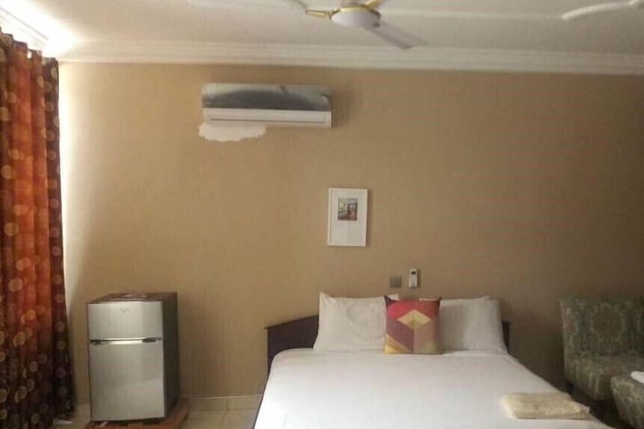 Room 5 of 17