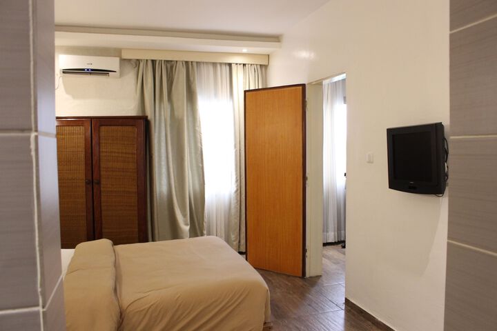 Room 3 of 43