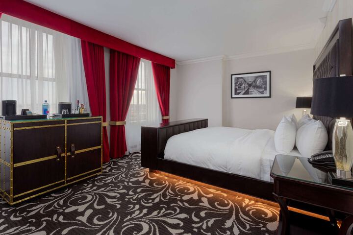 Superior King Bed (8 of 19)