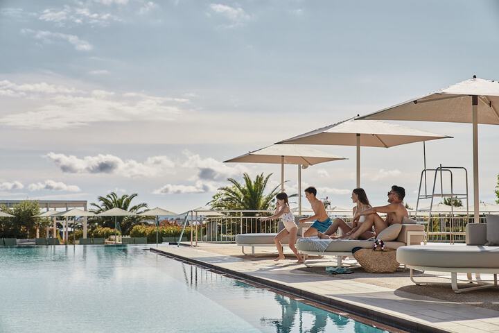Hotel Pool