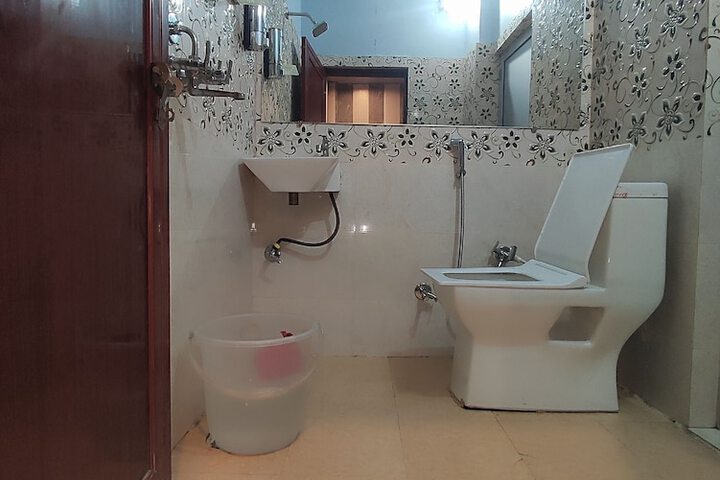 Room 12 of 17